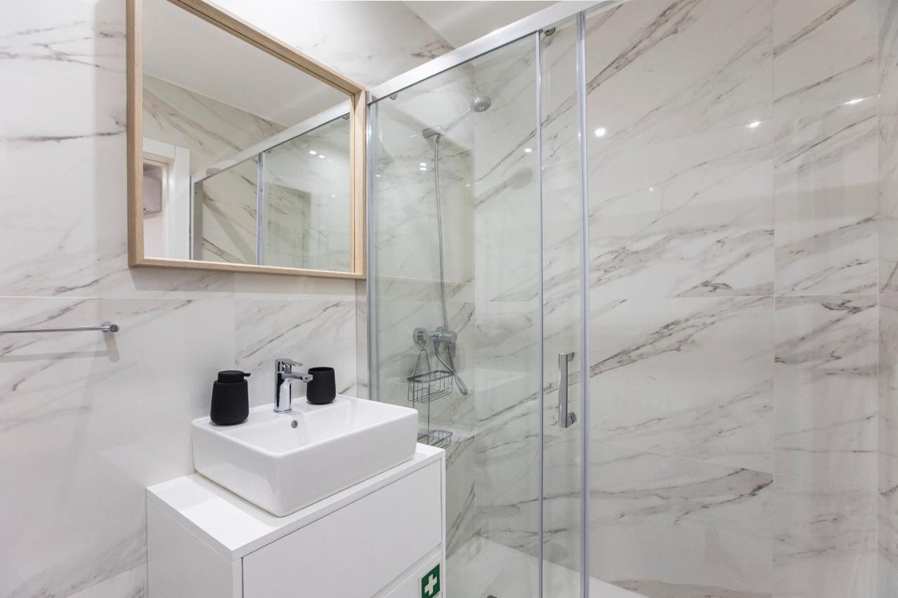 Elegant Downtown 1Br Flat W/ Ac By Lovelystay Porto Kültér fotó