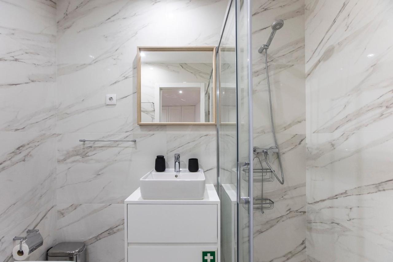 Elegant Downtown 1Br Flat W/ Ac By Lovelystay Porto Kültér fotó