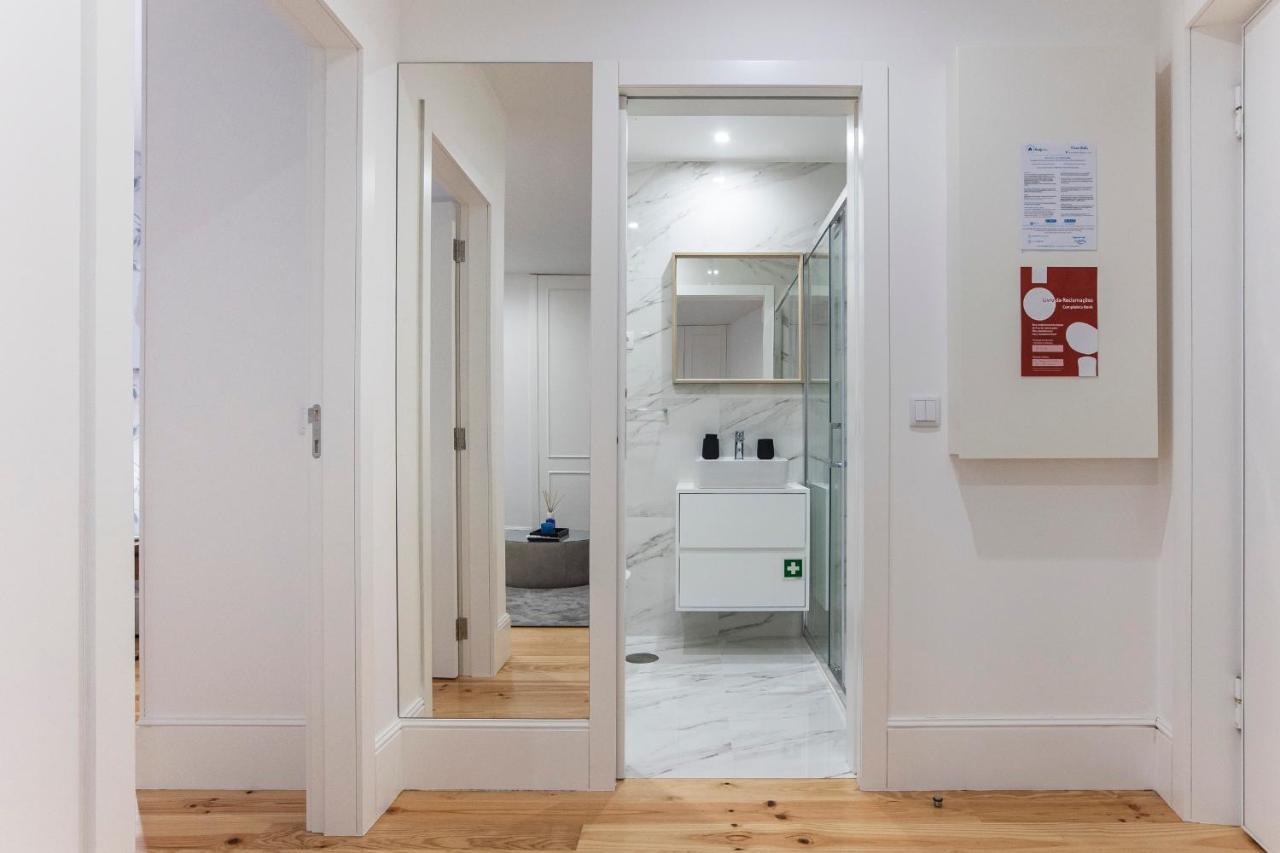 Elegant Downtown 1Br Flat W/ Ac By Lovelystay Porto Kültér fotó