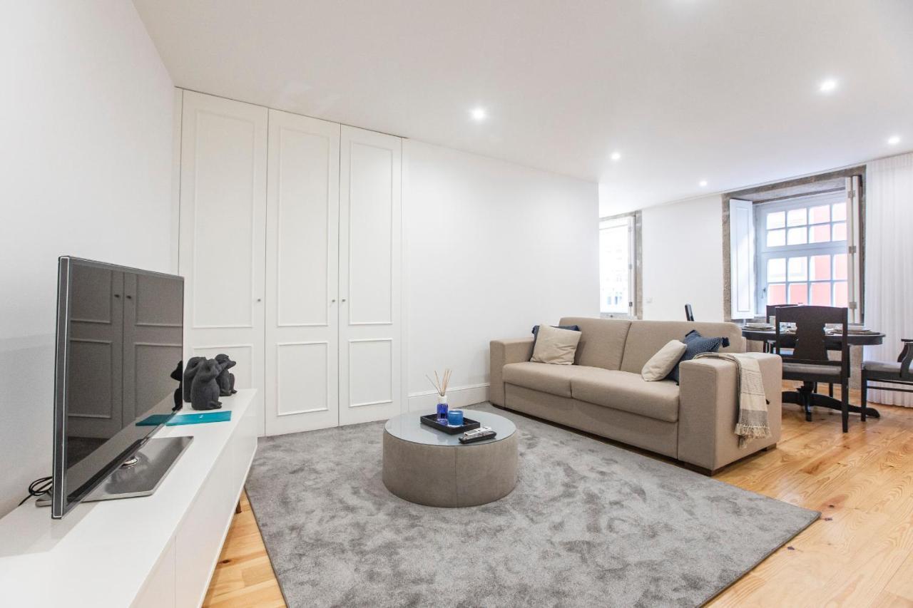 Elegant Downtown 1Br Flat W/ Ac By Lovelystay Porto Kültér fotó